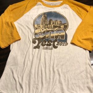 country music award 🎶 CMA baseball T-shirt M